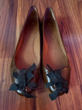 Leifsdottir Women's Brown Patent Leather Ballet Flats with Black Grosgrain Bows